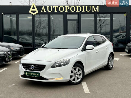 Білий Вольво V40, об'ємом двигуна 1.56 л та пробігом 309 тис. км за 9800 $, фото 1 на Automoto.ua