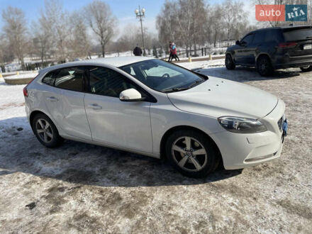 Вольво V40 2013 у Києві на Automoto.ua Білий Вольво V40, об'ємом двигуна 1.6 л та пробігом 97 тис. км за 13999 $, фото 1 на Automoto.ua