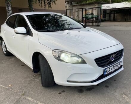 Білий Вольво V40, об'ємом двигуна 1.6 л та пробігом 143 тис. км за 10800 $, фото 1 на Automoto.ua