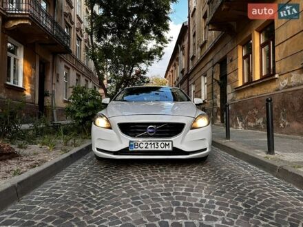 Белый Вольво В40, объемом двигателя 1.56 л и пробегом 207 тыс. км за 10400 $, фото 1 на Automoto.ua