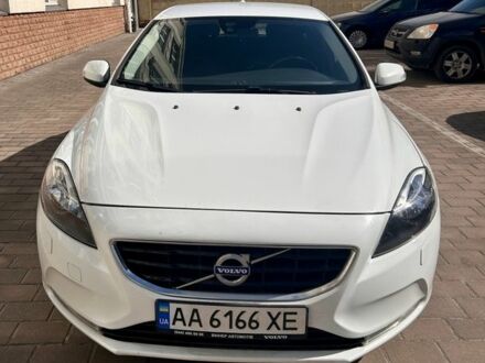 Белый Вольво В40, объемом двигателя 1.56 л и пробегом 104 тыс. км за 11600 $, фото 1 на Automoto.ua