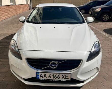 Білий Вольво V40, об'ємом двигуна 1.56 л та пробігом 104 тис. км за 11600 $, фото 1 на Automoto.ua