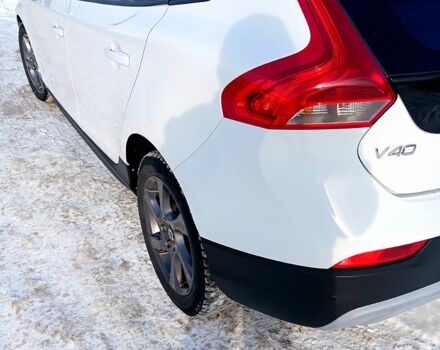 Белый Вольво В40, объемом двигателя 1.6 л и пробегом 24500 тыс. км за 12880 $, фото 1 на Automoto.ua