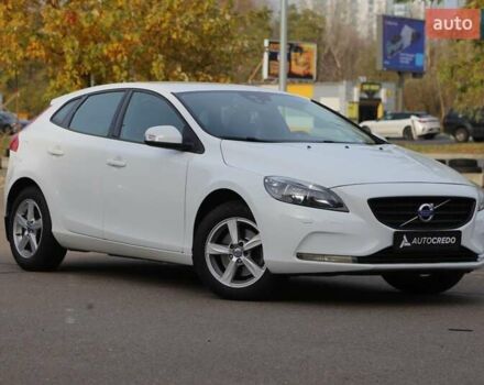 Белый Вольво В40, объемом двигателя 1.56 л и пробегом 144 тыс. км за 11900 $, фото 1 на Automoto.ua