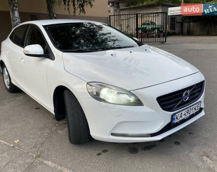 Білий Вольво V40, об'ємом двигуна 1.6 л та пробігом 143 тис. км за 10300 $, фото 1 на Automoto.ua