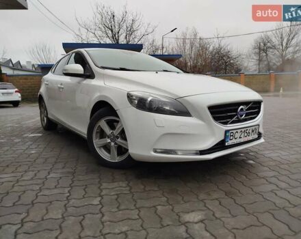 Белый Вольво В40, объемом двигателя 1.6 л и пробегом 220 тыс. км за 12000 $, фото 1 на Automoto.ua