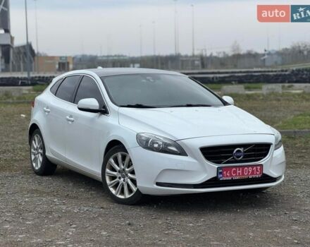 Белый Вольво В40, объемом двигателя 1.6 л и пробегом 195 тыс. км за 13600 $, фото 1 на Automoto.ua