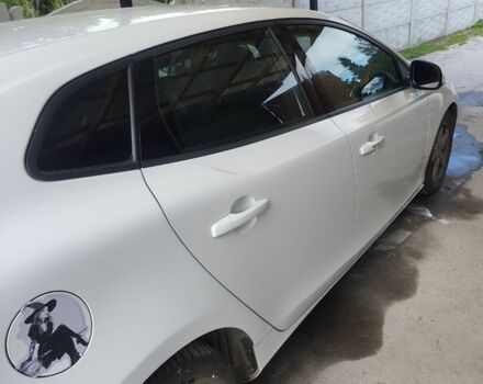 Білий Вольво V40, об'ємом двигуна 1.6 л та пробігом 148 тис. км за 11644 $, фото 1 на Automoto.ua