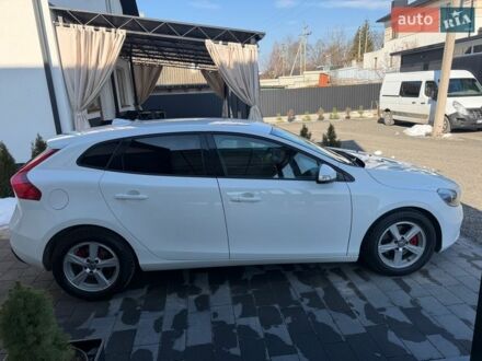 Білий Вольво V40, об'ємом двигуна 1.56 л та пробігом 230 тис. км за 10600 $, фото 1 на Automoto.ua