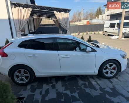Белый Вольво В40, объемом двигателя 1.56 л и пробегом 230 тыс. км за 10600 $, фото 1 на Automoto.ua