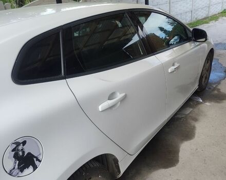 Білий Вольво V40, об'ємом двигуна 1.6 л та пробігом 148 тис. км за 11564 $, фото 1 на Automoto.ua