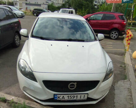 Белый Вольво В40, объемом двигателя 1.56 л и пробегом 158 тыс. км за 10000 $, фото 1 на Automoto.ua