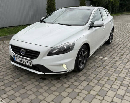 Білий Вольво V40, об'ємом двигуна 1.98 л та пробігом 175 тис. км за 9800 $, фото 1 на Automoto.ua