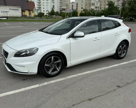 Белый Вольво В40, объемом двигателя 1.98 л и пробегом 175 тыс. км за 10700 $, фото 1 на Automoto.ua