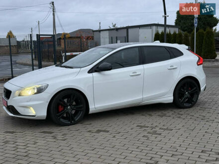 Белый Вольво В40, объемом двигателя 2 л и пробегом 203 тыс. км за 16500 $, фото 1 на Automoto.ua