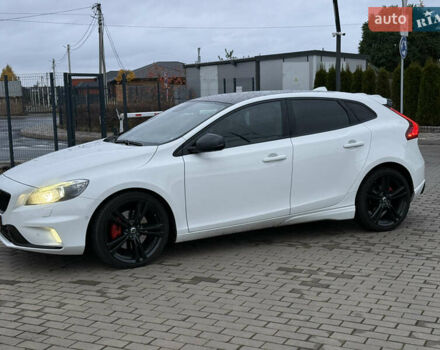 Белый Вольво В40, объемом двигателя 2 л и пробегом 203 тыс. км за 16500 $, фото 1 на Automoto.ua