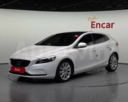 Белый Вольво В40, объемом двигателя 1.6 л и пробегом 139 тыс. км за 12250 $, фото 1 на Automoto.ua