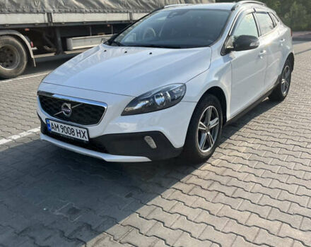 Белый Вольво В40, объемом двигателя 1.56 л и пробегом 235 тыс. км за 12500 $, фото 1 на Automoto.ua