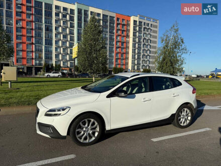 Белый Вольво В40, объемом двигателя 1.97 л и пробегом 151 тыс. км за 17700 $, фото 1 на Automoto.ua