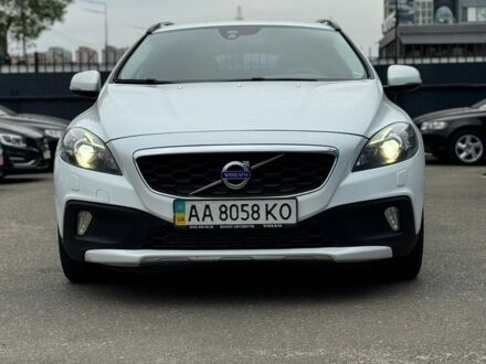 Білий Вольво V40, об'ємом двигуна 2 л та пробігом 175 тис. км за 16499 $, фото 1 на Automoto.ua