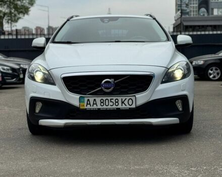 Білий Вольво V40, об'ємом двигуна 2 л та пробігом 175 тис. км за 16499 $, фото 1 на Automoto.ua