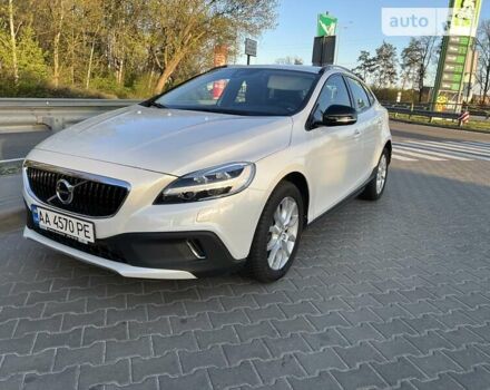 Білий Вольво V40, об'ємом двигуна 2 л та пробігом 53 тис. км за 20500 $, фото 1 на Automoto.ua