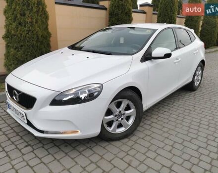 Белый Вольво В40, объемом двигателя 1.97 л и пробегом 147 тыс. км за 13999 $, фото 1 на Automoto.ua