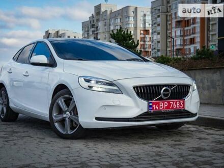 Білий Вольво V40, об'ємом двигуна 2 л та пробігом 57 тис. км за 15990 $, фото 1 на Automoto.ua