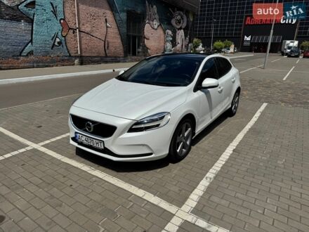 Білий Вольво V40, об'ємом двигуна 1.97 л та пробігом 165 тис. км за 15500 $, фото 1 на Automoto.ua