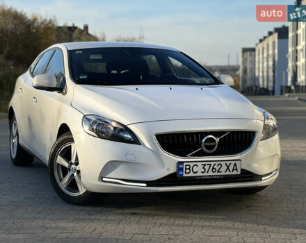 Белый Вольво В40, объемом двигателя 2 л и пробегом 317 тыс. км за 12999 $, фото 1 на Automoto.ua