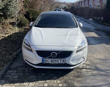 Белый Вольво В40, объемом двигателя 1.97 л и пробегом 85 тыс. км за 16800 $, фото 1 на Automoto.ua