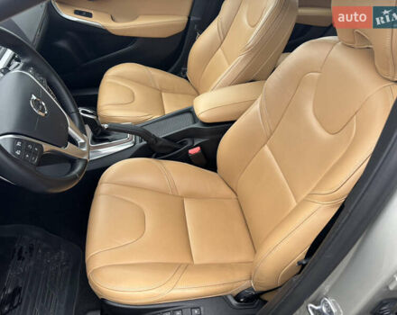 Бежевий Вольво V40, об'ємом двигуна 1.97 л та пробігом 30 тис. км за 20200 $, фото 1 на Automoto.ua