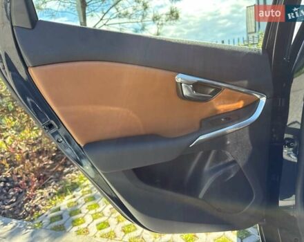 Чорний Вольво V40, об'ємом двигуна 1.6 л та пробігом 244 тис. км за 10700 $, фото 115 на Automoto.ua
