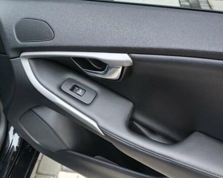 Черный Вольво В40, объемом двигателя 1.98 л и пробегом 215 тыс. км за 11000 $, фото 56 на Automoto.ua