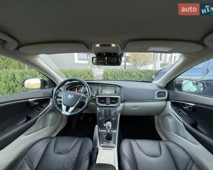Чорний Вольво V40, об'ємом двигуна 1.6 л та пробігом 212 тис. км за 10999 $, фото 4 на Automoto.ua