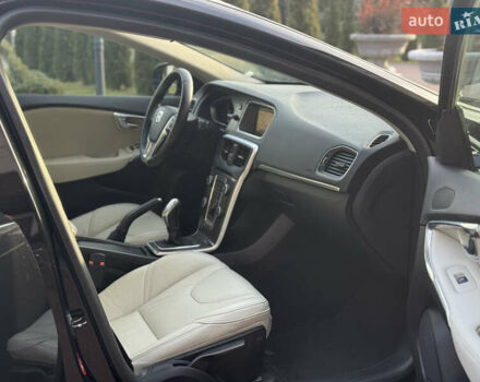 Черный Вольво В40, объемом двигателя 1.6 л и пробегом 238 тыс. км за 10950 $, фото 2 на Automoto.ua