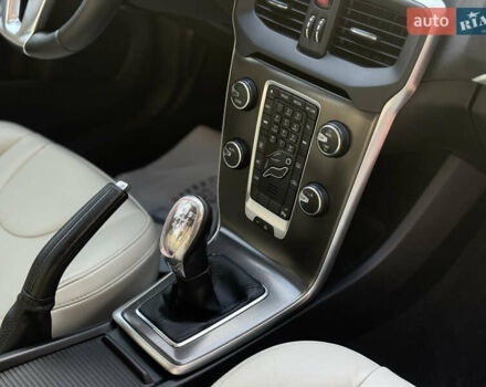 Черный Вольво В40, объемом двигателя 1.6 л и пробегом 238 тыс. км за 10950 $, фото 52 на Automoto.ua