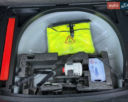 Чорний Вольво V40, об'ємом двигуна 1.6 л та пробігом 212 тис. км за 10999 $, фото 45 на Automoto.ua