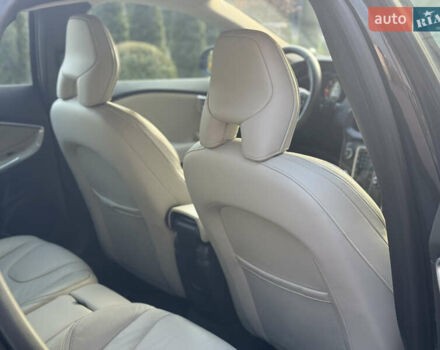 Черный Вольво В40, объемом двигателя 1.6 л и пробегом 238 тыс. км за 10950 $, фото 67 на Automoto.ua