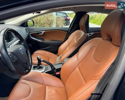 Чорний Вольво V40, об'ємом двигуна 1.6 л та пробігом 244 тис. км за 10700 $, фото 1 на Automoto.ua