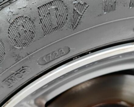 Черный Вольво В40, объемом двигателя 1.6 л и пробегом 254 тыс. км за 10500 $, фото 6 на Automoto.ua