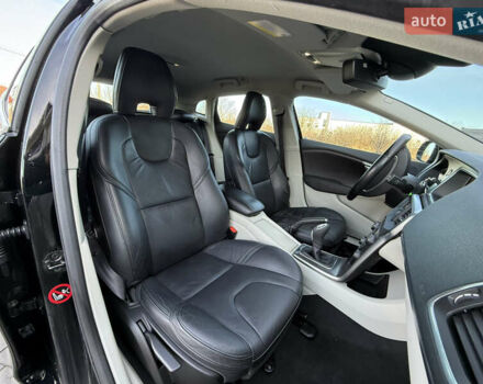 Чорний Вольво V40, об'ємом двигуна 1.6 л та пробігом 212 тис. км за 10999 $, фото 34 на Automoto.ua