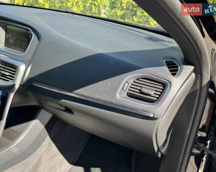Чорний Вольво V40, об'ємом двигуна 1.6 л та пробігом 217 тис. км за 11499 $, фото 36 на Automoto.ua