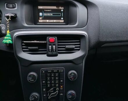 Черный Вольво В40, объемом двигателя 1.98 л и пробегом 215 тыс. км за 11000 $, фото 38 на Automoto.ua