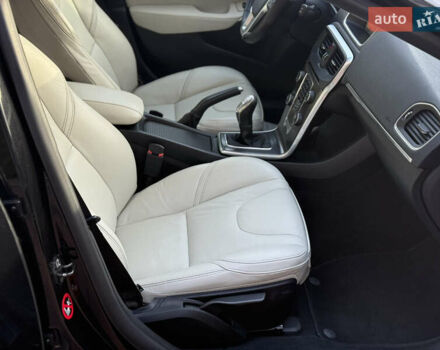 Черный Вольво В40, объемом двигателя 1.6 л и пробегом 238 тыс. км за 10950 $, фото 49 на Automoto.ua