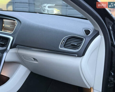 Черный Вольво В40, объемом двигателя 1.6 л и пробегом 212 тыс. км за 11600 $, фото 32 на Automoto.ua