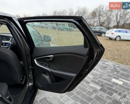 Чорний Вольво V40, об'ємом двигуна 1.56 л та пробігом 207 тис. км за 10599 $, фото 18 на Automoto.ua