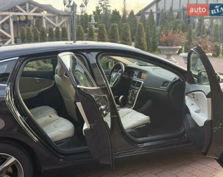 Черный Вольво В40, объемом двигателя 1.6 л и пробегом 238 тыс. км за 10950 $, фото 1 на Automoto.ua