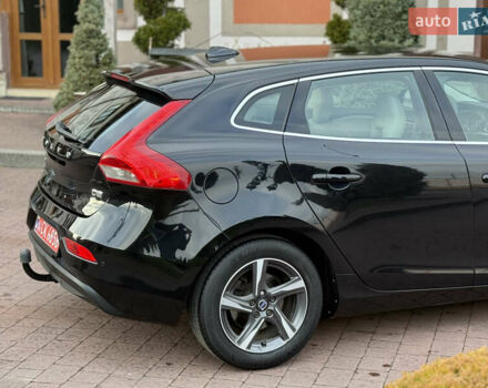 Черный Вольво В40, объемом двигателя 1.6 л и пробегом 238 тыс. км за 10950 $, фото 24 на Automoto.ua