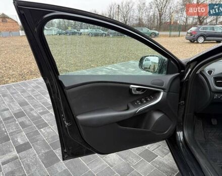 Чорний Вольво V40, об'ємом двигуна 1.56 л та пробігом 207 тис. км за 10599 $, фото 10 на Automoto.ua